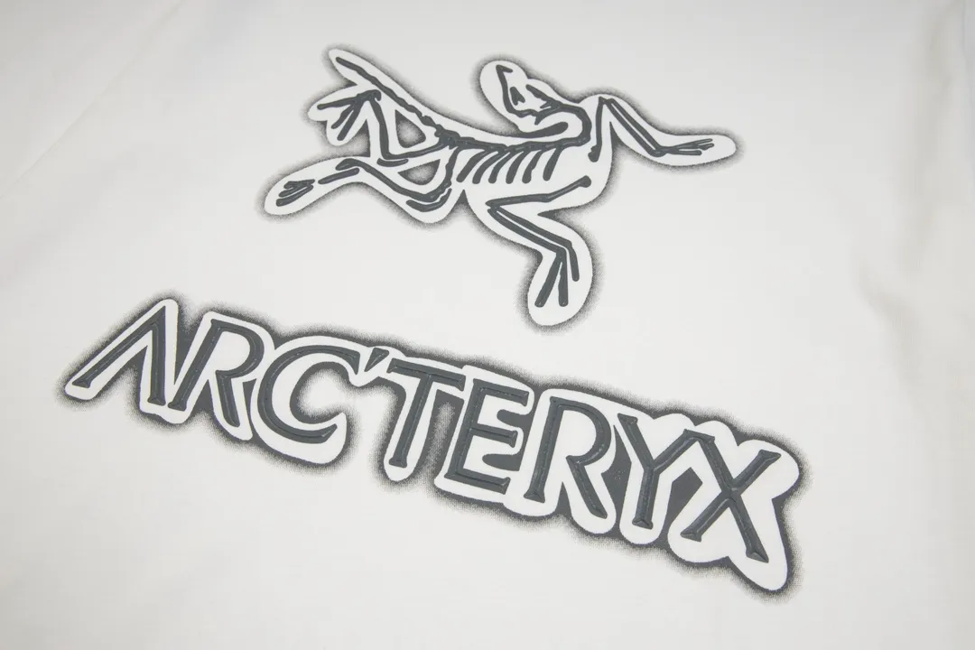 【 Quality】 Arc’teryx 𝟮𝟰𝘀𝘀 Logo T ， ， ， OS g 100% Quality ： ：White Black Size：XS S M L